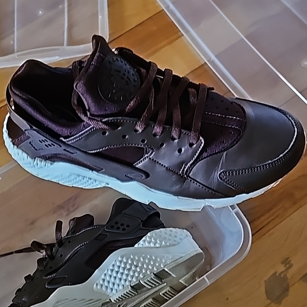 Huaraches size 8.5.  Worn 1 time.